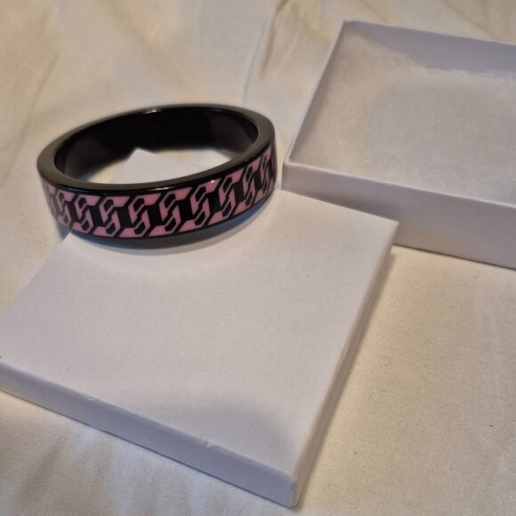 Chanel, Bangle (resin), Black & Pink, CC Logo, Digital Chainlink design, RARE - Picture 2 of 3